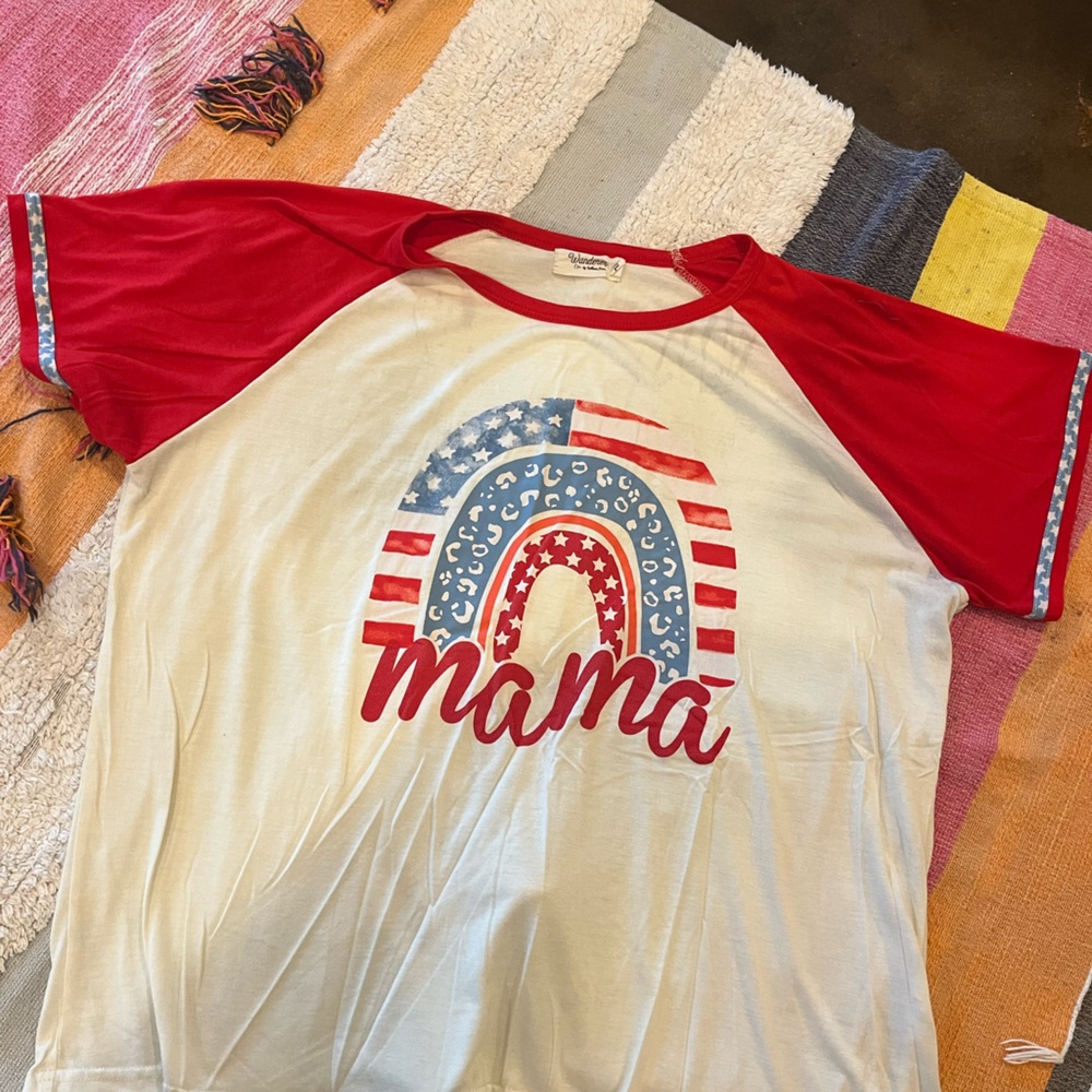 Mama Stars and Stripes + tee.  Size 2XL Wanderer brand.